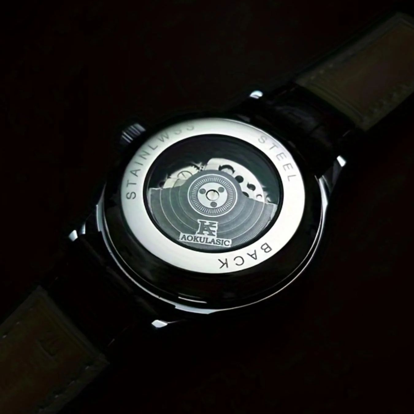 고급스럽고 정통적인 느낌을 주는 매력적인 외관을 자랑하 - Luxury Watch It 리뷰 및 가격