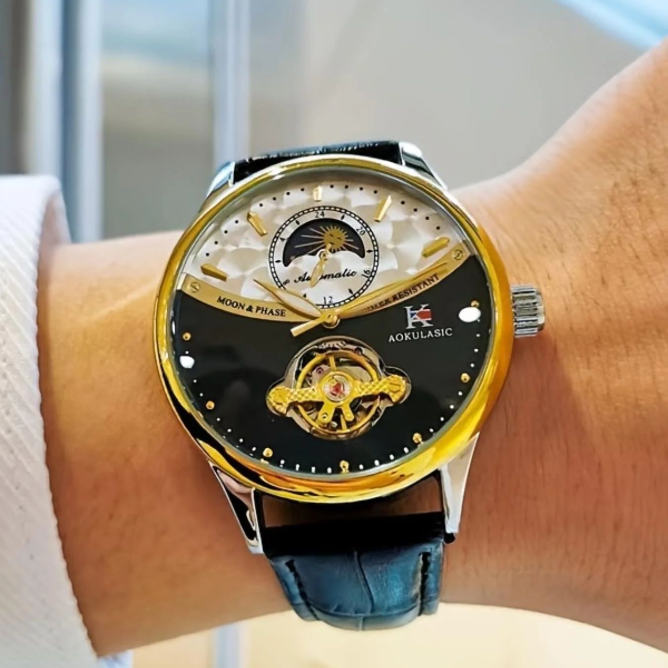 고급스럽고 정통적인 느낌을 주는 매력적인 외관을 자랑하 - Luxury Watch It 리뷰 및 가격